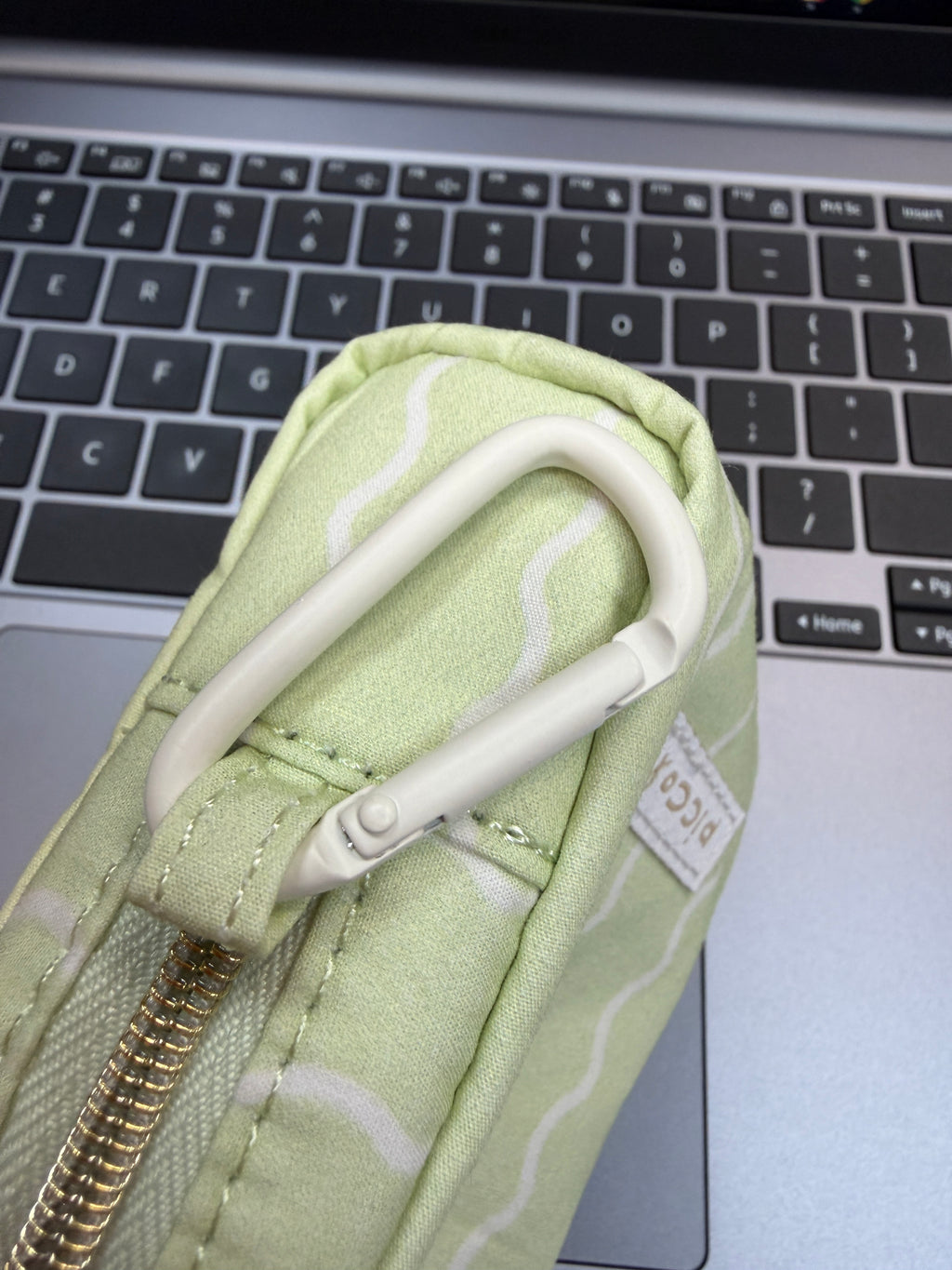 Q-LiA piccolot Mini Pouch with Carabiner Hook - Fox