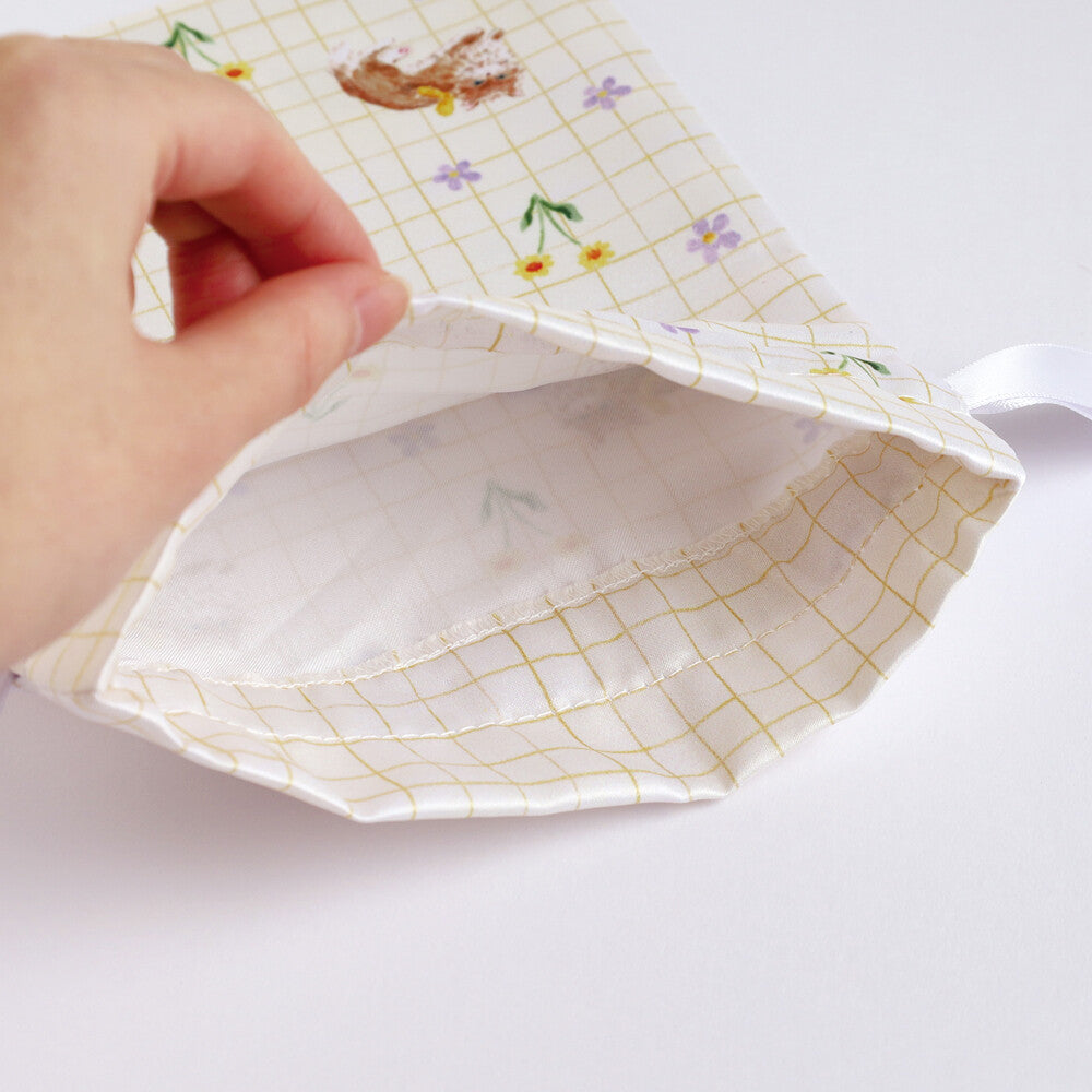 Haruka Toshimitsu 利光春華 Satin Drawstring Pouch - Yellow Ribbon Cat