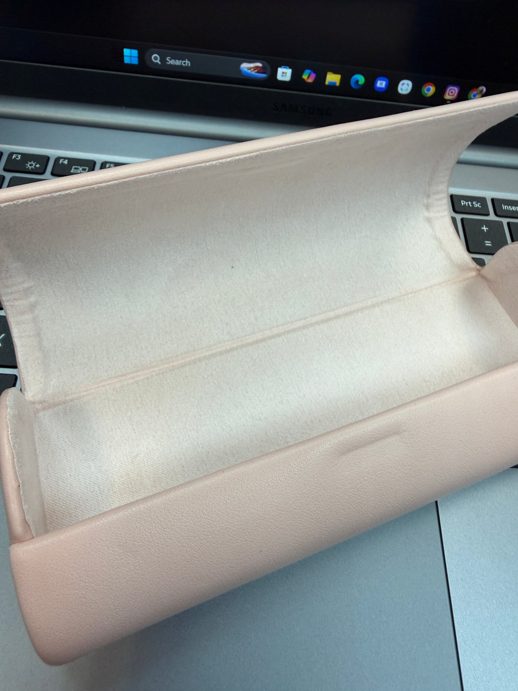 Q-LiA moi me Glasses Case - Dog